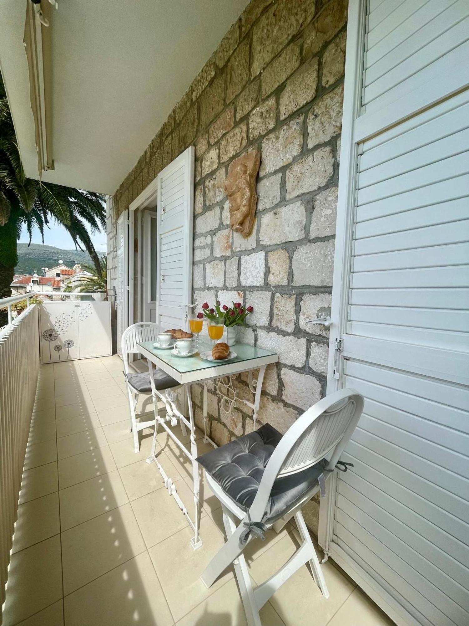 Dinka Old Town Apartment With Sea View Trogir Exterior photo