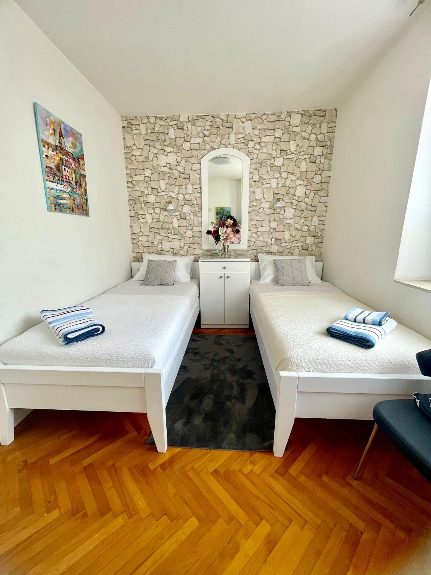 Dinka Old Town Apartment With Sea View Trogir Exterior photo