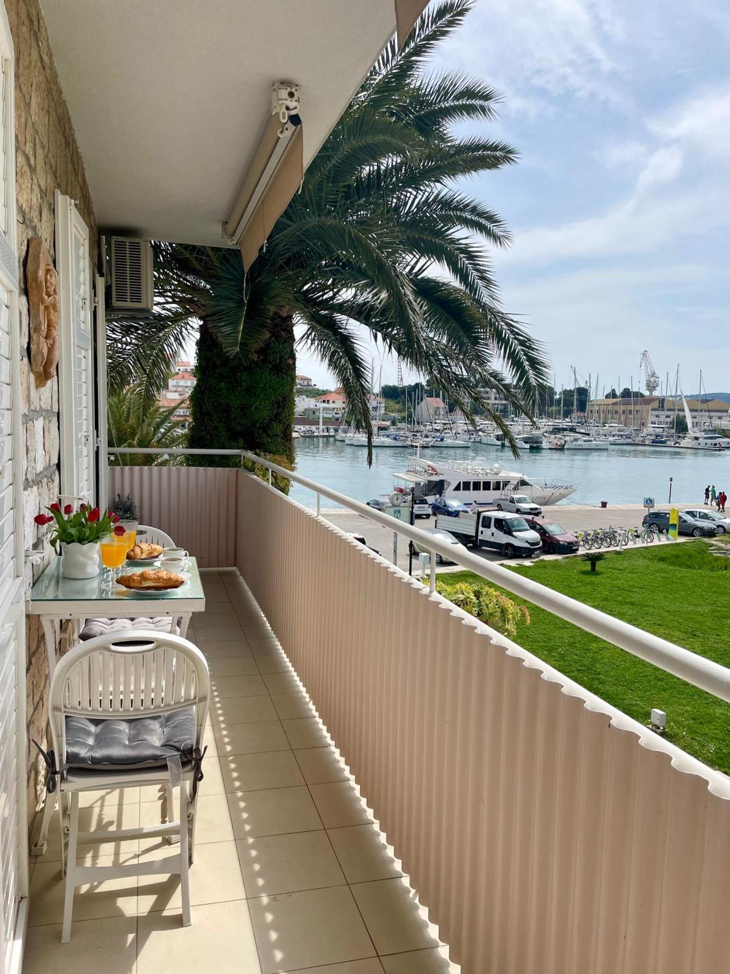 Dinka Old Town Apartment With Sea View Trogir Exterior photo